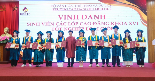 Một trường chỉ hơn 100 sinh vi&ecirc;n tốt nghiệp nhưng c&oacute; đến 4.400 cơ hội việc l&agrave;m- Ảnh 1.