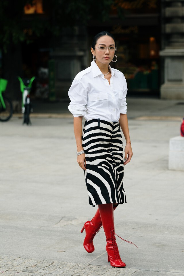 Từ cổ điển đến hiện đại, những kiểu áo sơ mi trắng đẹp nhất cho chị em- Ảnh 4. Từ cổ điển đến hiện đại, những kiểu áo sơ mi trắng đẹp nhất cho chị em- Ảnh 4.