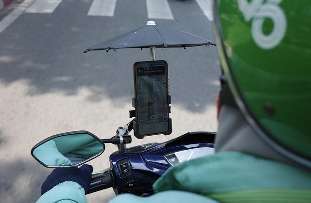 Tài xế xe xăng gặp áp lực- Ảnh 1. Tài xế xe xăng gặp áp lực- Ảnh 1.