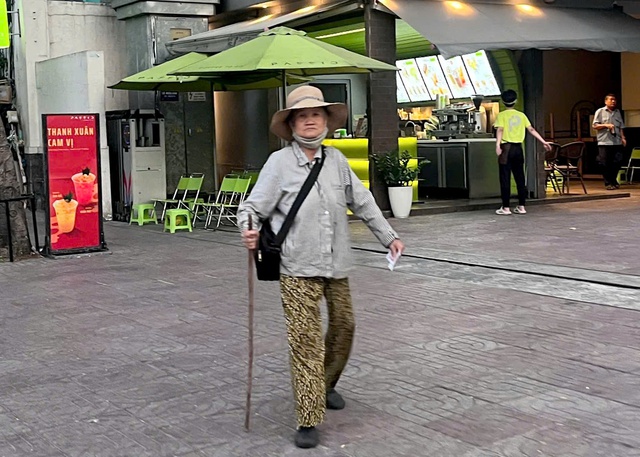 Vòng xoáy vé số 'mua đứt bán đoạn': Cứ chờ thiện chí của công ty xổ số?- Ảnh 3. Vòng xoáy vé số 'mua đứt bán đoạn': Cứ chờ thiện chí của công ty xổ số?- Ảnh 3.