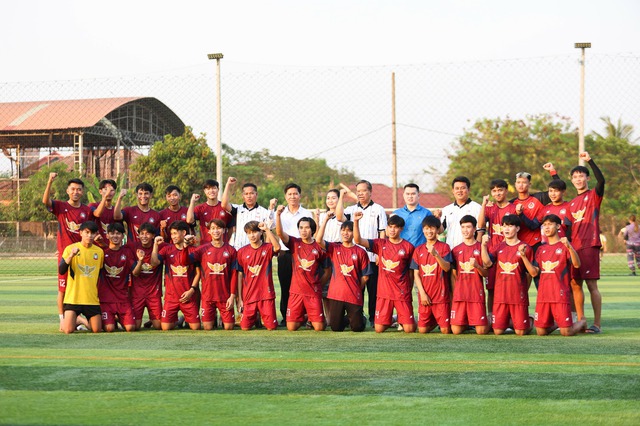 Trường ĐH L&agrave;o mang qu&acirc;n 'khủng' đ&aacute; TNSV quốc tế: 4 cầu thủ đấu U.23 Việt Nam- Ảnh 1.