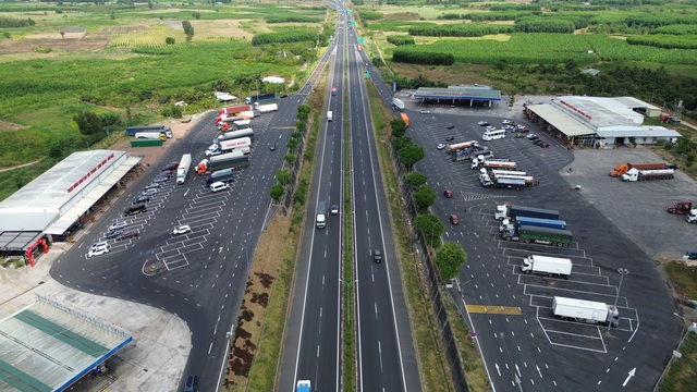 Ho&atilde;n x&eacute;t xử tranh chấp 2 c&acirc;y xăng tr&ecirc;n cao tốc Long Th&agrave;nh - Dầu Gi&acirc;y  - Ảnh 1.