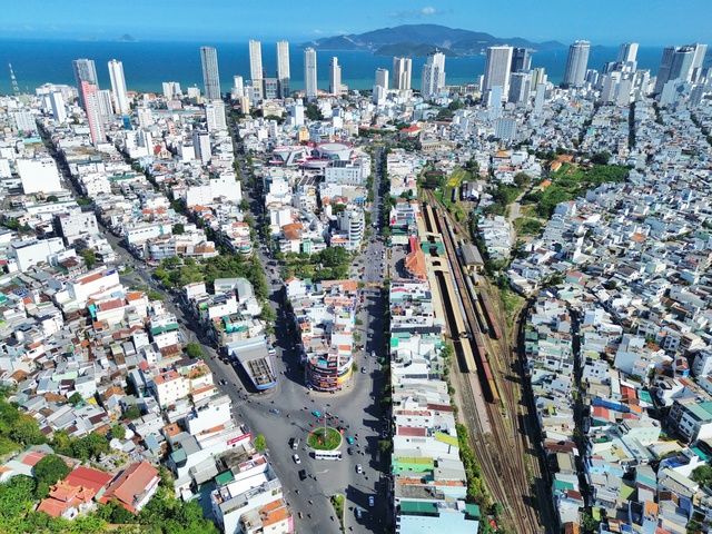 Kh&aacute;nh H&ograve;a siết chặt quản l&yacute; t&agrave;i sản c&ocirc;ng, xử l&yacute; dứt điểm nh&agrave; đất d&ocirc;i dư - Ảnh 1.