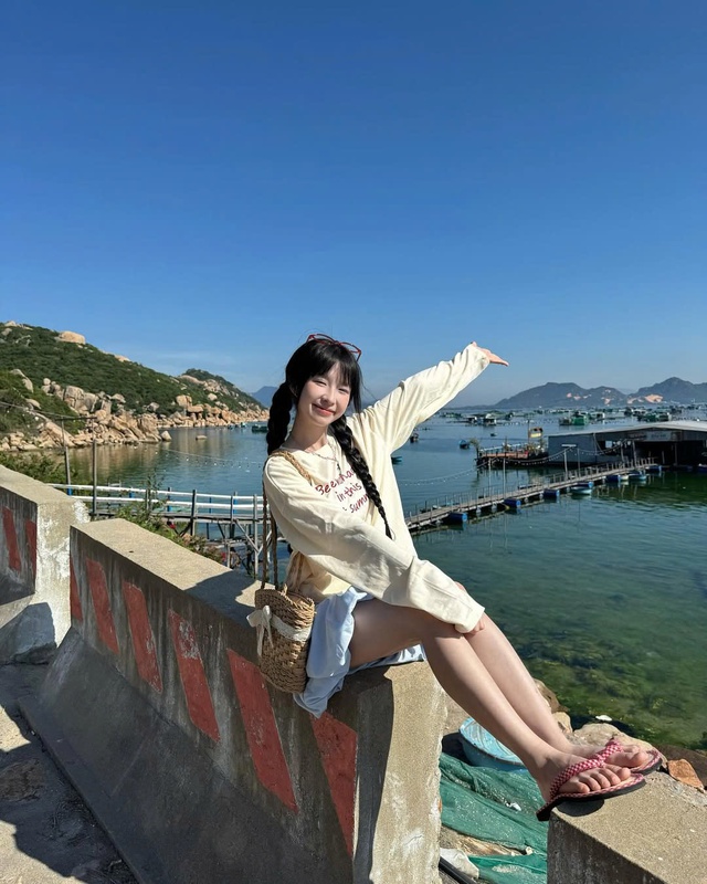 Túi cói giúp mang cả mùa hè rực rỡ vào trang phục - Ảnh 3.