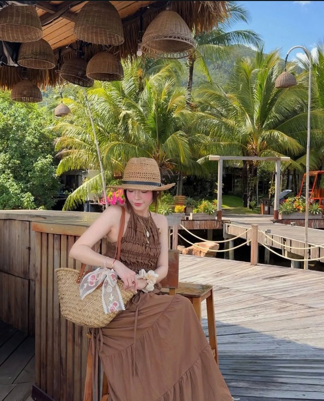 Túi cói giúp mang cả mùa hè rực rỡ vào trang phục - Ảnh 5.