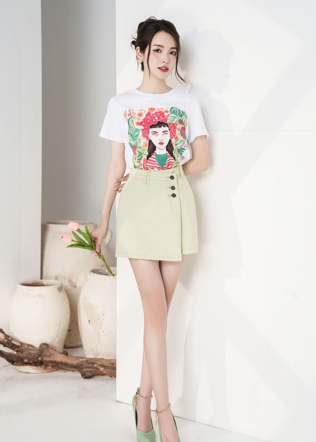 Áo thun trắng đem lại sự thoải mái cho cả ngày dài- Ảnh 1.