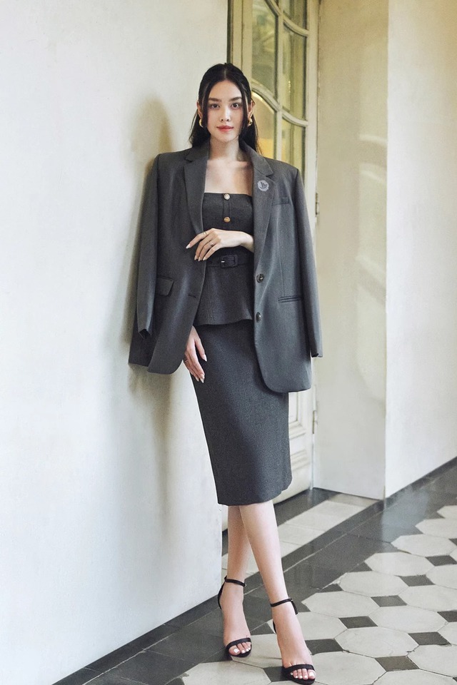 Mặc đơn sắc chuẩn 'gu' để đẹp bất chấp thời gian- Ảnh 2. Mặc đơn sắc chuẩn 'gu' để đẹp bất chấp thời gian- Ảnh 2.