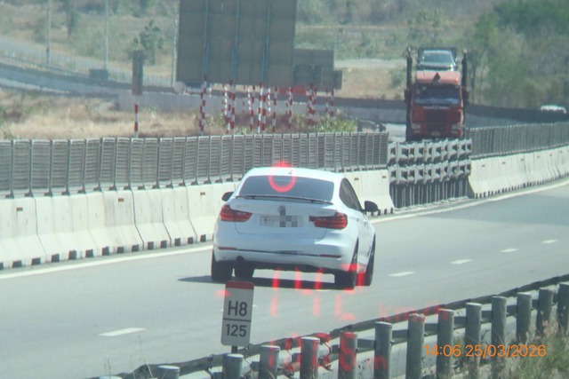 Cao tốc 90 km/giờ, tài xế 'phi như bay' tới 142 km/giờ bị CSGT xử lý - Ảnh 1.