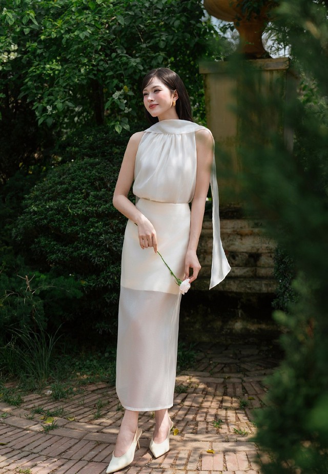 Mặc đơn sắc chuẩn 'gu' để đẹp bất chấp thời gian- Ảnh 8. Mặc đơn sắc chuẩn 'gu' để đẹp bất chấp thời gian- Ảnh 8.