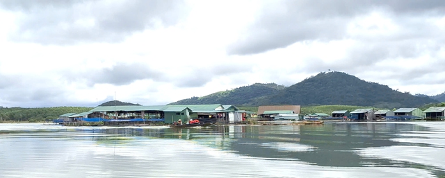 Làng bồng bềnh trên dòng Pô Kô - Ảnh 1. Làng bồng bềnh trên dòng Pô Kô - Ảnh 1.