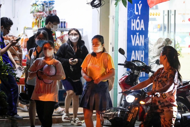 Dạy thêm học thêm 'siết chỗ này là chảy chỗ khác', vì sao? - Ảnh 1.