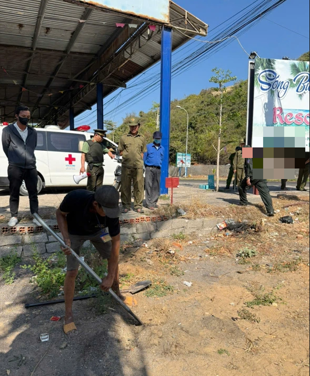 Phường Mũi Né tổ chức cưỡng chế lấy lại đất bị lấn chiếm nhiều năm nay - Ảnh 3.