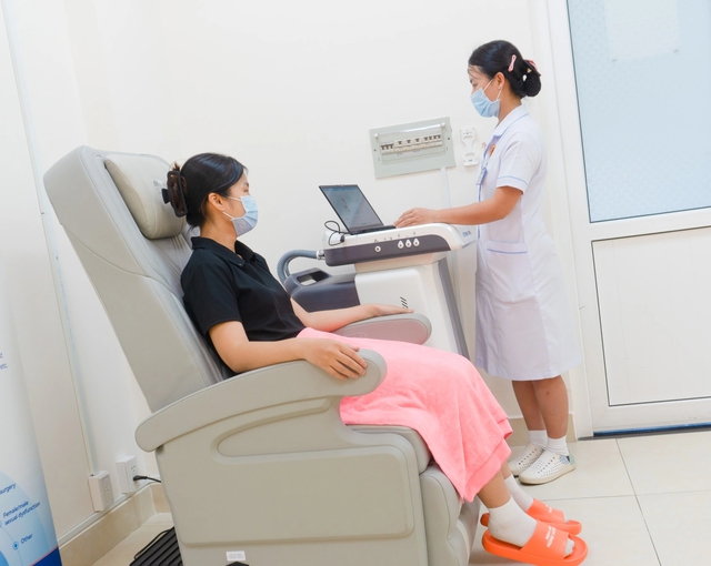 Bệnh viện Hùng Vương TP.HCM lập trung tâm 'giải cứu' nỗi khổ thầm kín của phụ nữ - Ảnh 2.