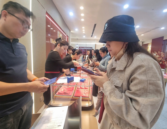 Mua vàng trả tiền trước , nhận vàng sau: Rủi ro và quy định cần biết năm 2026 - Ảnh 2. Mua vàng trả tiền trước , nhận vàng sau: Rủi ro và quy định cần biết năm 2026 - Ảnh 2.