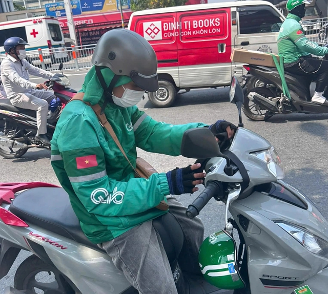 Nghỉ lễ 30.4 - 1.5: Giới trẻ 'quay xe' v&igrave; v&eacute; m&aacute;y bay tăng - Ảnh 4.