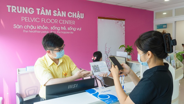 Bệnh viện Hùng Vương TP.HCM lập trung tâm 'giải cứu' nỗi khổ thầm kín của phụ nữ - Ảnh 1.