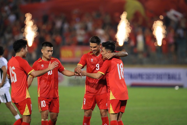 B&aacute;o Malaysia: Đội tuyển Việt Nam thắng dễ Bangladesh, lời cảnh b&aacute;o cho HLV Cklamovski- Ảnh 1.