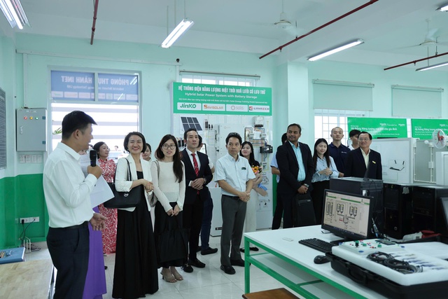 Doanh nghiệp đầu tư công nghệ vào trường nghề nâng cao chất lượng đào tạo 2026 - Ảnh 2. Doanh nghiệp đầu tư công nghệ vào trường nghề nâng cao chất lượng đào tạo 2026 - Ảnh 2.