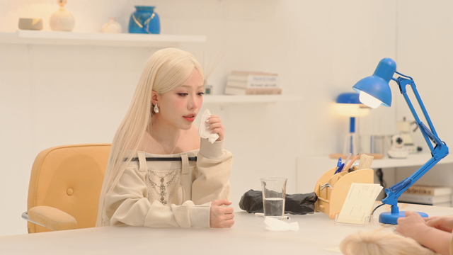 Nữ ca sĩ 9X nghẹn ng&agrave;o trải l&ograve;ng về loạt biến cố mất 5 người th&acirc;n- Ảnh 2.