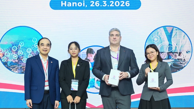 Sinh vi&ecirc;n ng&agrave;nh y b&aacute;o c&aacute;o bằng tiếng Anh, tiếng Ph&aacute;p tại hội nghị khoa học- Ảnh 2.