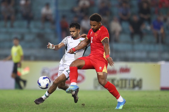 HLV Kim Sang-sik bình luận rất hay về Hoàng Hên và Văn Hậu, bất ngờ nhắc đến... cân nặng Xuân Son- Ảnh 3. HLV Kim Sang-sik bình luận rất hay về Hoàng Hên và Văn Hậu, bất ngờ nhắc đến... cân nặng Xuân Son- Ảnh 3.