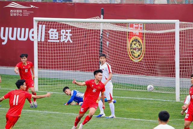 HLV Đinh Hồng Vinh: U.23 Việt Nam trẻ trung nhưng sẵn sàng đánh bại U.23 Thái Lan- Ảnh 1. HLV Đinh Hồng Vinh: U.23 Việt Nam trẻ trung nhưng sẵn sàng đánh bại U.23 Thái Lan- Ảnh 1.