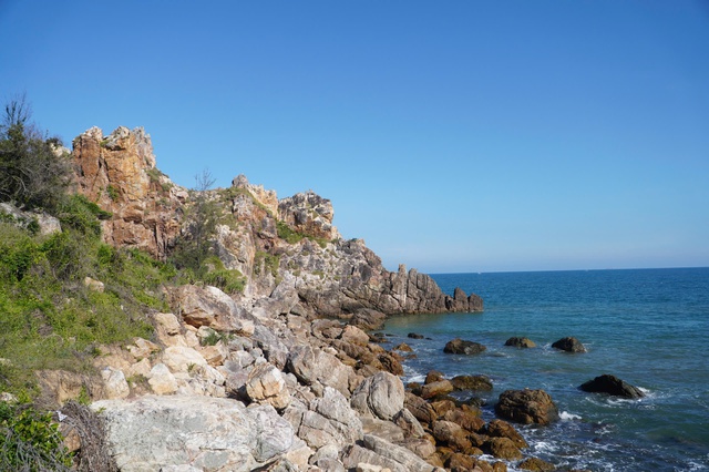 Mũi Vi Rồng: Từ truyền thuyết Cao Biền ph&aacute; long mạch đến điểm check-in m&ecirc; hoặc- Ảnh 2.