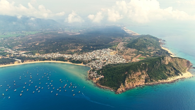 Mũi Vi Rồng: Từ truyền thuyết Cao Biền ph&aacute; long mạch đến điểm check-in m&ecirc; hoặc- Ảnh 6.