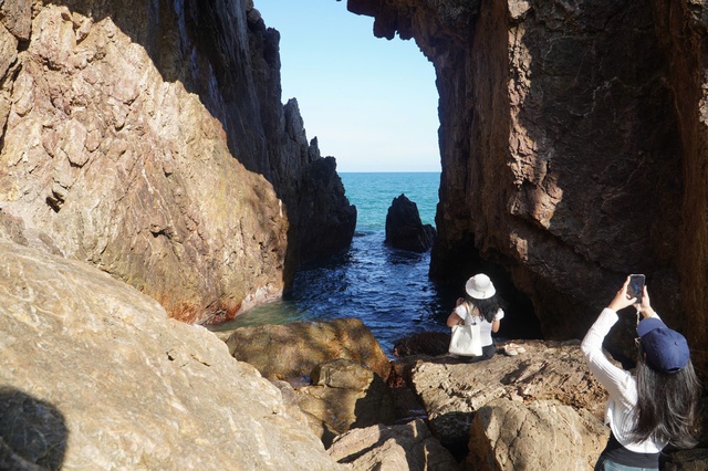 Mũi Vi Rồng: Từ truyền thuyết Cao Biền ph&aacute; long mạch đến điểm check-in m&ecirc; hoặc- Ảnh 4.