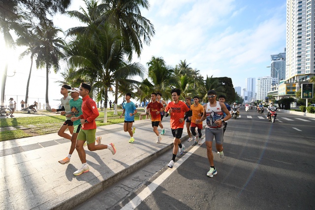 Tiền Phong Marathon 2026 lập kỷ lục hơn 12.000 VĐV tranh t&agrave;i tại Kh&aacute;nh H&ograve;a- Ảnh 2.