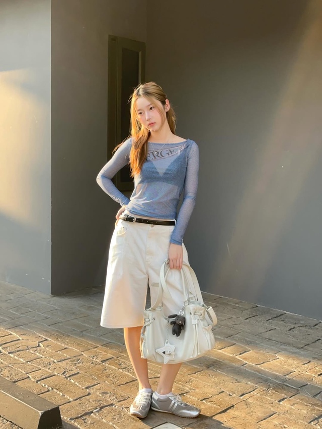 Khoe dáng đầy tinh tế với áo vải sheer - Ảnh 1.