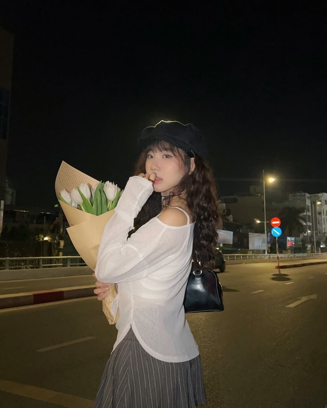 Khoe dáng đầy tinh tế với áo vải sheer - Ảnh 5.