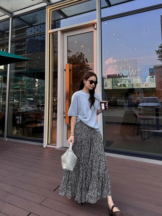 Túi xách sắc bạc, điểm nhấn kiêu kỳ cho quý cô sành điệu - Ảnh 5.