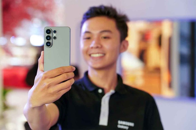 Người d&ugrave;ng cảm thấy an t&acirc;m, tự tin hơn khi d&ugrave;ng Galaxy S26 Ultra nhờ Privacy Display - Ảnh 1.