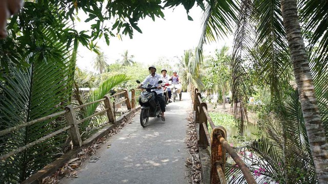 G&oacute;p phần tăng kết nối giao th&ocirc;ng, LG Electronics x&acirc;y cầu d&acirc;n sinh tại Vĩnh Long - Ảnh 2.