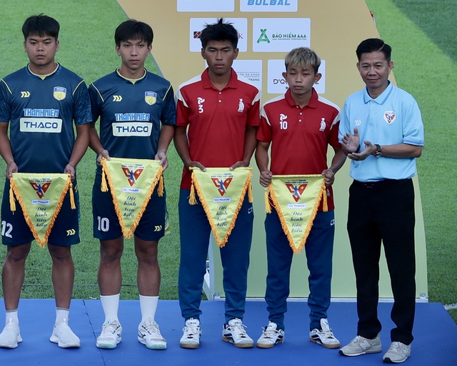 HLV kỳ cựu tiếp sức cho đội b&oacute;ng qu&ecirc; hương- Ảnh 1.