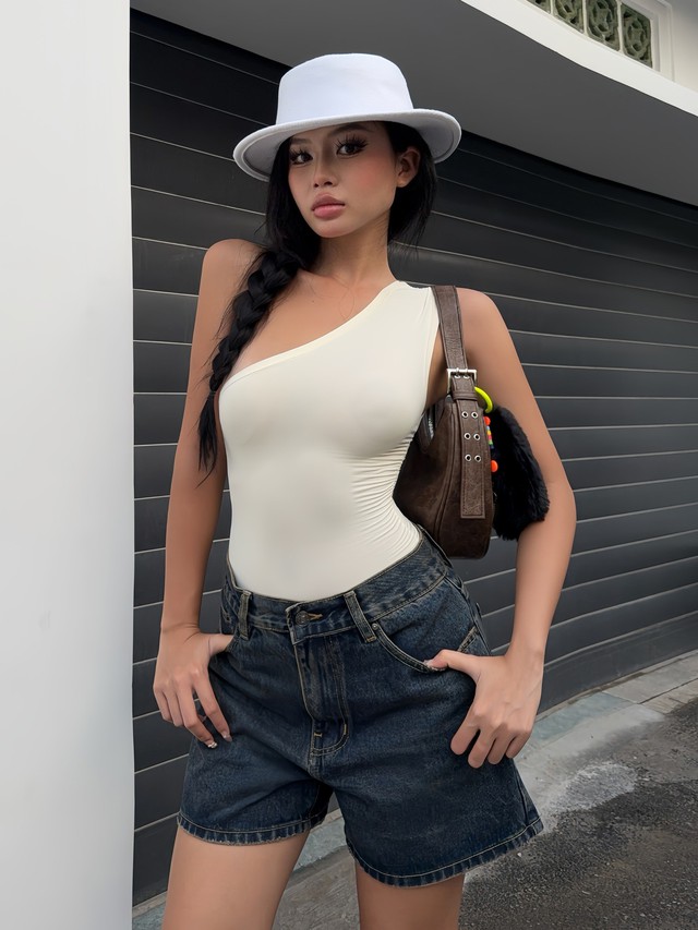 Chất liệu denim, kaki là cặp bài trùng 'bất bại' của thời trang đường phố- Ảnh 4. Chất liệu denim, kaki là cặp bài trùng 'bất bại' của thời trang đường phố- Ảnh 4.