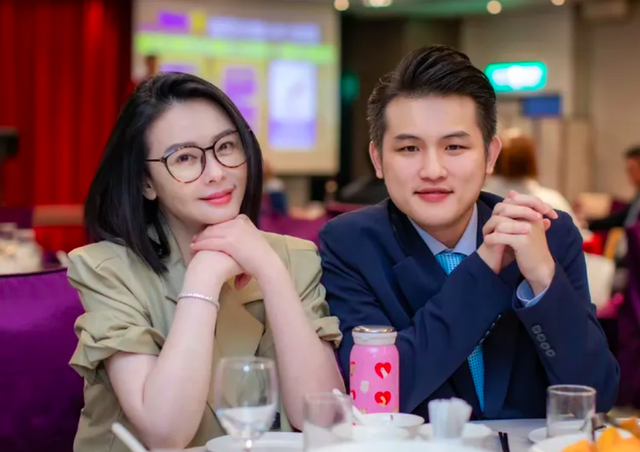 Tiêu Thục Thận lên tiếng vụ chồng trẻ bị phạt tù vì tội hiếp dâm- Ảnh 4. Tiêu Thục Thận lên tiếng vụ chồng trẻ bị phạt tù vì tội hiếp dâm- Ảnh 4.