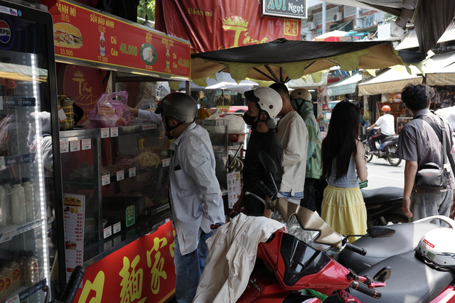 Tiệm b&aacute;nh m&igrave; n&agrave;o b&aacute;n chạy nhất tại Lễ hội B&aacute;nh m&igrave; Việt Nam?- Ảnh 8.