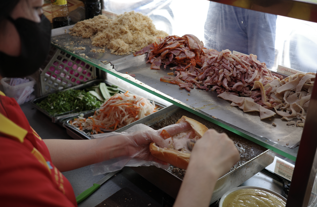 Tiệm b&aacute;nh m&igrave; n&agrave;o b&aacute;n chạy nhất tại Lễ hội B&aacute;nh m&igrave; Việt Nam?- Ảnh 6.