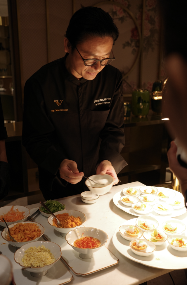 Nhà hàng Michelin của đầu bếp Luke Nguyễn lần đầu vào trung tâm thương mại - Ảnh 1.