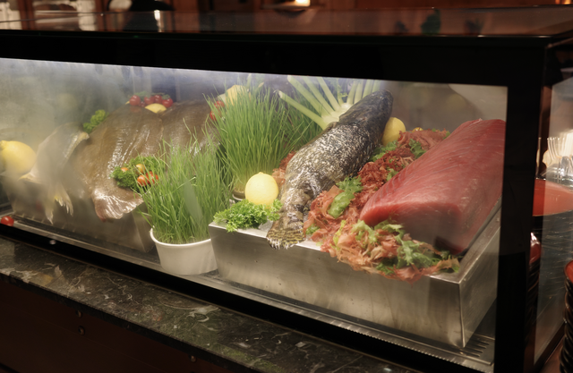 Nhà hàng Michelin của đầu bếp Luke Nguyễn lần đầu vào trung tâm thương mại - Ảnh 7.