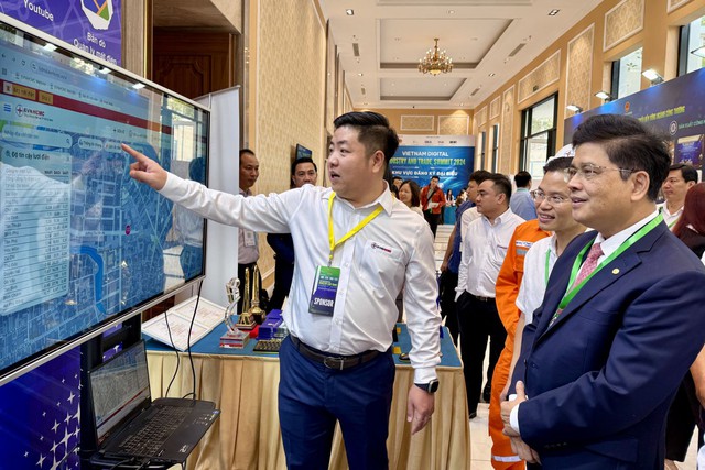 Ng&agrave;nh điện TP.HCM: Nửa thế kỷ x&acirc;y dựng, ph&aacute;t triển v&agrave; thắp s&aacute;ng niềm tin- Ảnh 2.