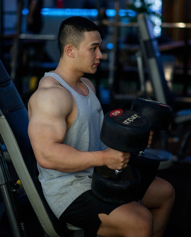 Ai cũng muốn gầy đi, riêng chàng trai 22 tuổi quyết tăng 40kg - Ảnh 1. Ai cũng muốn gầy đi, riêng chàng trai 22 tuổi quyết tăng 40kg - Ảnh 1.