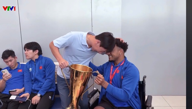 Bộ phim về 'Sát thủ vòng cấm' Xuân Son và những chuyện cảm động bây giờ mới kể…
- Ảnh 2. Bộ phim về 'Sát thủ vòng cấm' Xuân Son và những chuyện cảm động bây giờ mới kể…
- Ảnh 2.