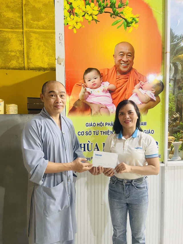 Trao tiền bạn đọc giúp mái ấm từ thiện, bệnh nhân nghèo ở các bệnh viện- Ảnh 1. Trao tiền bạn đọc giúp mái ấm từ thiện, bệnh nhân nghèo ở các bệnh viện- Ảnh 1.