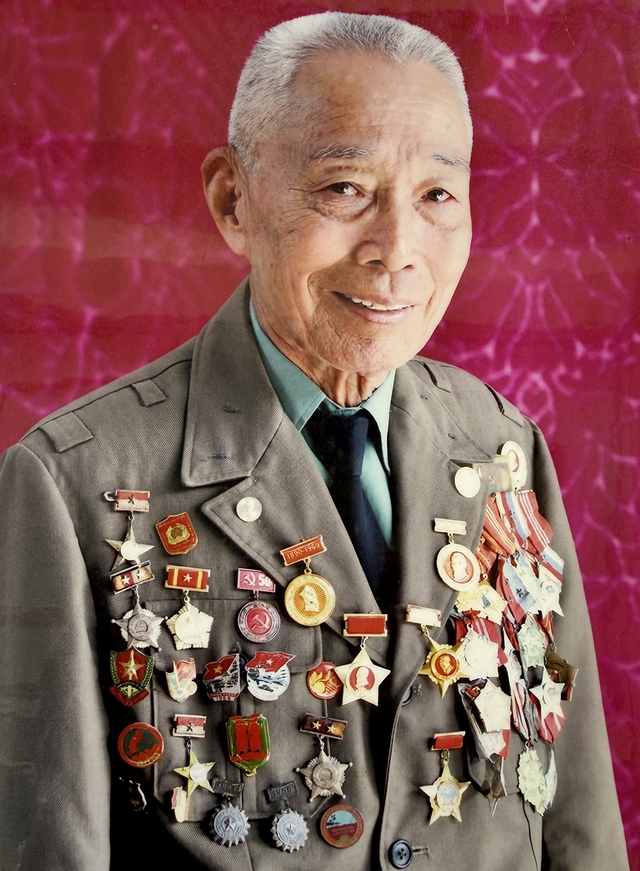 L&yacute; Hữu Tr&iacute;: H&agrave;nh tr&igrave;nh kh&aacute;ng chiến đầy dũng cảm của người Anh h&ugrave;ng Thời hoa lửa - Ảnh 2.