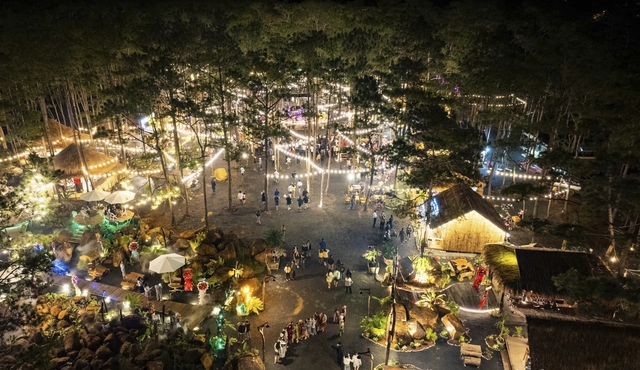 Ch&aacute;y khu kinh tế đ&ecirc;m Măng Đen giữa rừng th&ocirc;ng, thi&ecirc;u rụi 4 ki ốt- Ảnh 2.