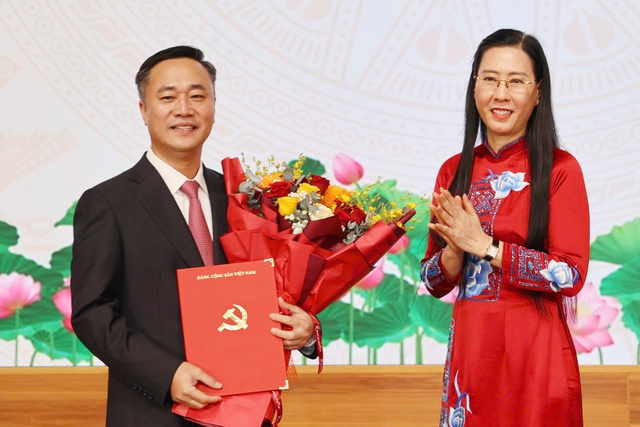 Thứ trưởng Bộ X&acirc;y dựng Nguyễn Việt H&ugrave;ng l&agrave;m Ph&oacute; b&iacute; thư Tỉnh ủy Kh&aacute;nh H&ograve;a - Ảnh 1.