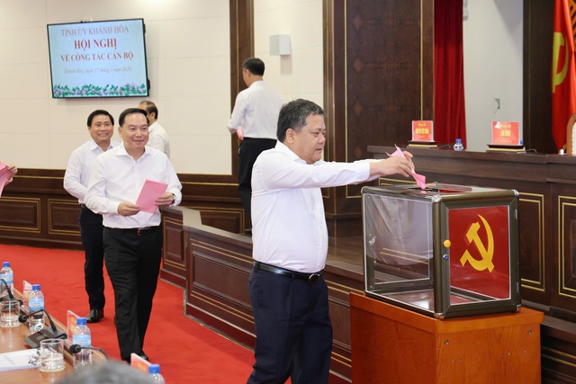 &Ocirc;ng Trần Phong được bầu l&agrave;m B&iacute; thư Tỉnh ủy Kh&aacute;nh H&ograve;a - Ảnh 1.